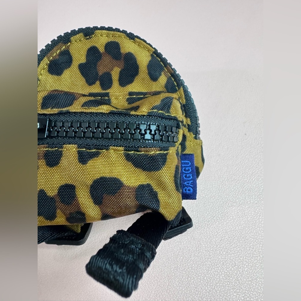 Baggu Backpack Charm - Leopard - Picture 2 of 6